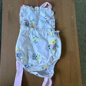 Beaufort Bonnet Co White Floral Romper 🌸🎀 | 12–18M | HTF